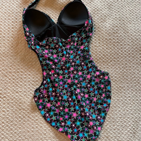 Halter Top One-piece Swimsuit - Picture 3 of 8